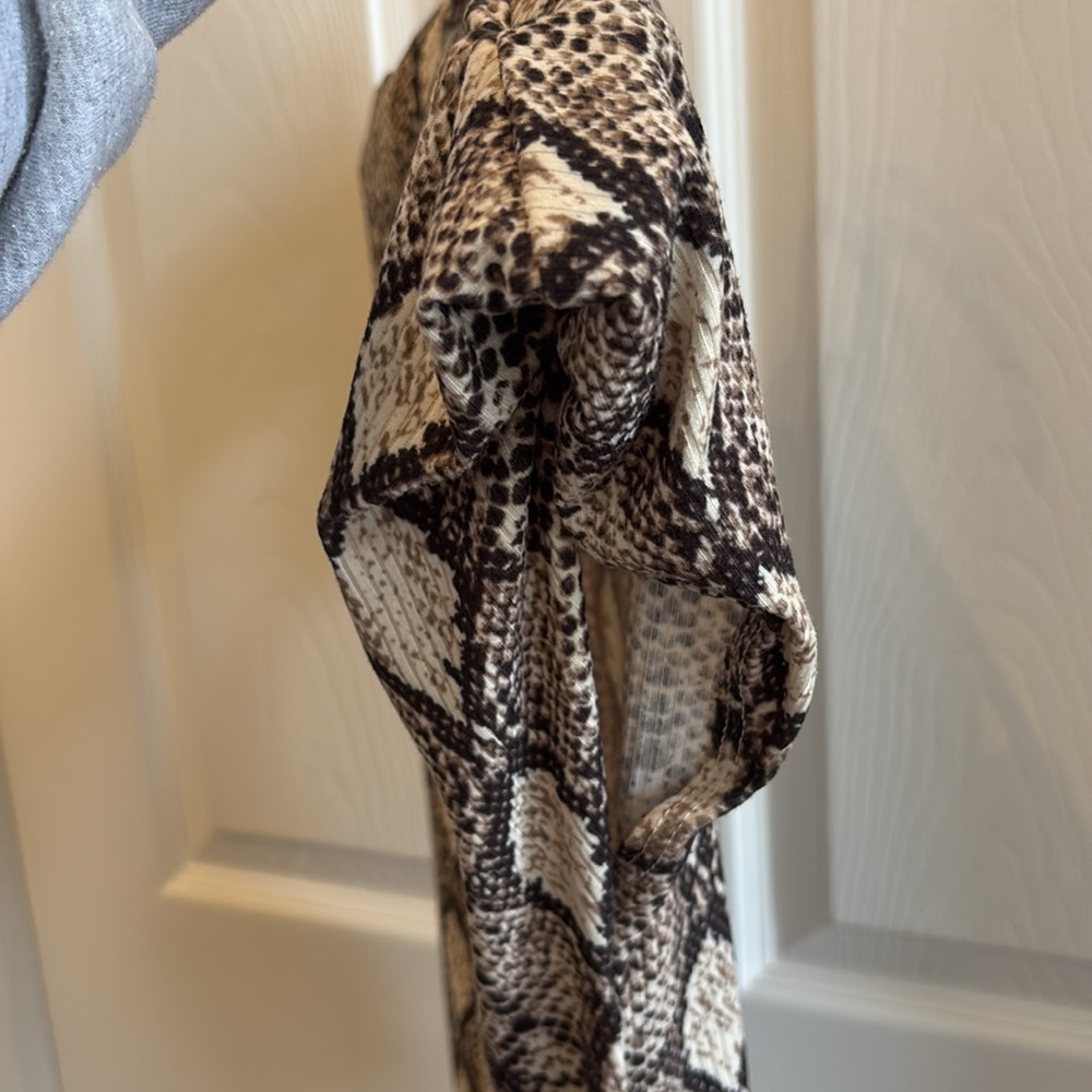 Animal print short sleeved body suit - Picture 10 of 15